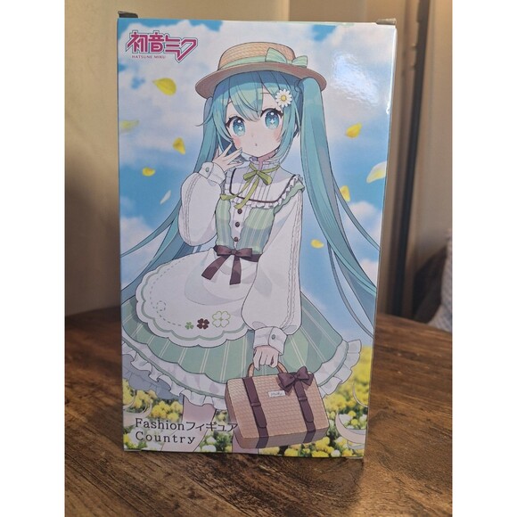 HATSUNE MIKU Fashion Country version figure NIB (US SELLER) - Picture 1 of 4